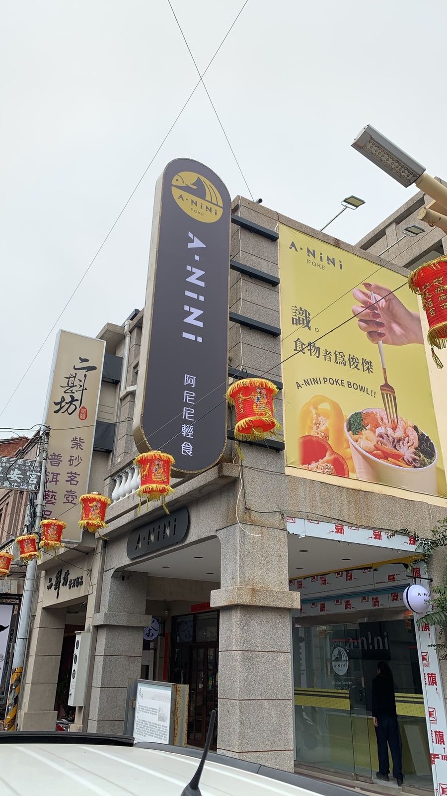 無接縫圓弧招牌 側邊烤金＋噴鐵灰